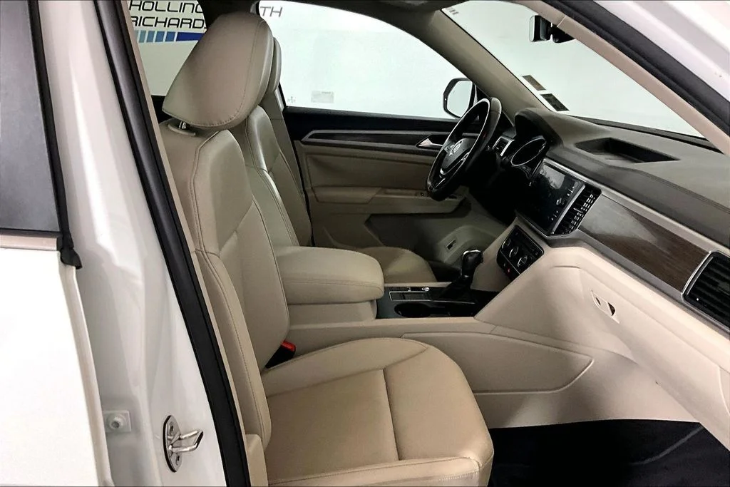 Used 2019 Pure White Volkswagen 3.6L V6 SE image 6