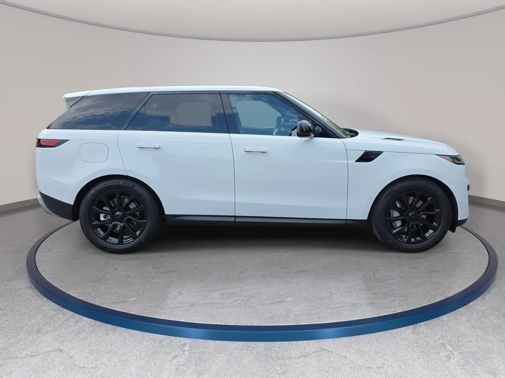 Certified Used 2026 Fuji White Land Rover SE image 4