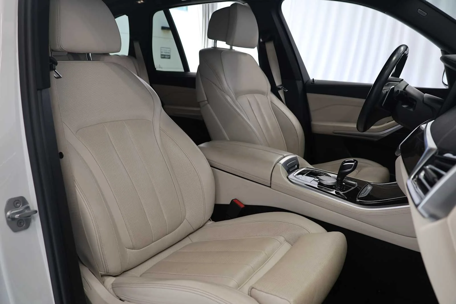 Used 2020 Mineral White Metallic BMW sDrive40i image 16
