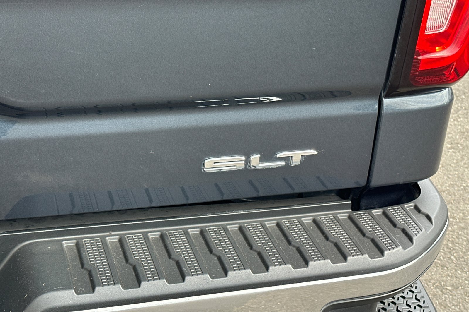 Used 2020 Blue GMC SLT image 31
