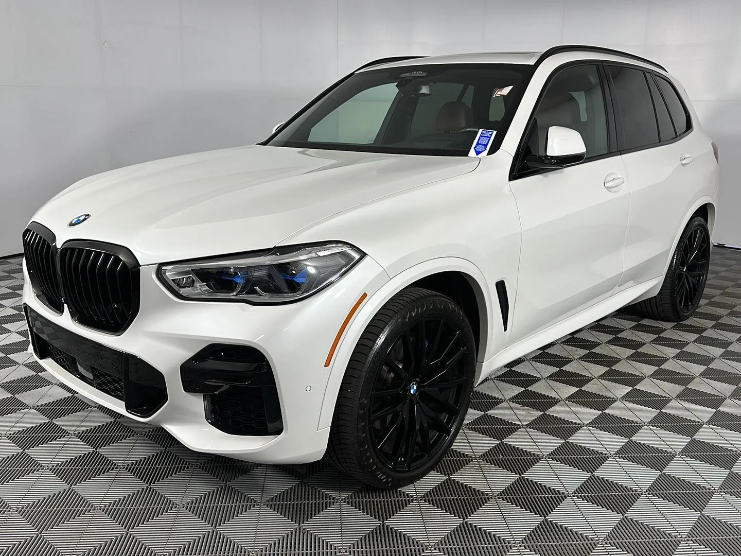 Used 2022 Mineral White Metallic BMW xDrive40i image 5
