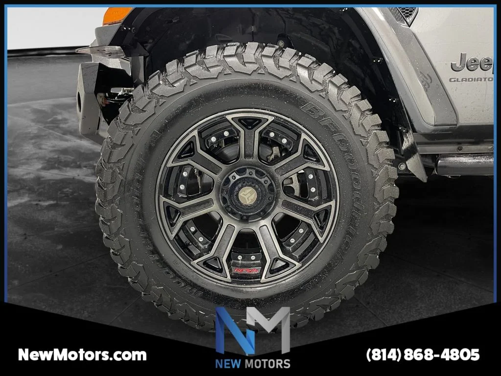 Used 2023 Crystal Metallic Jeep Sport S image 12