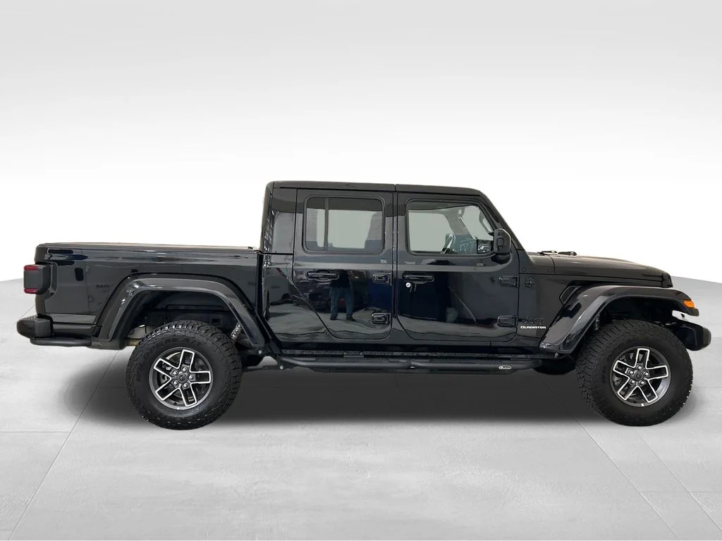 Used 2021 Black Jeep Overland image 8
