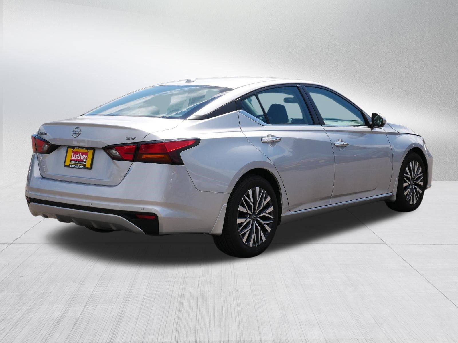 2023 Nissan Altima SV - Photo 7