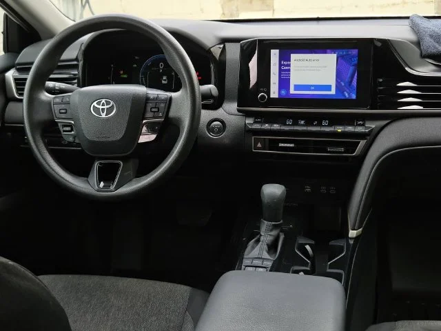 Used 2025 Ice Toyota LE image 10