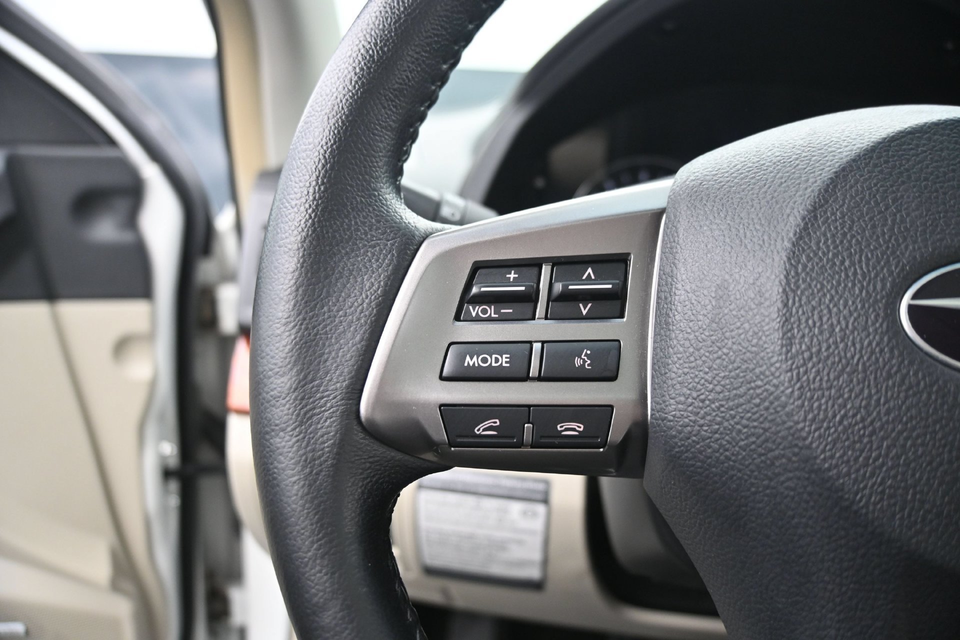 Used 2012 Satin White Pearl Subaru 2.5i image 22