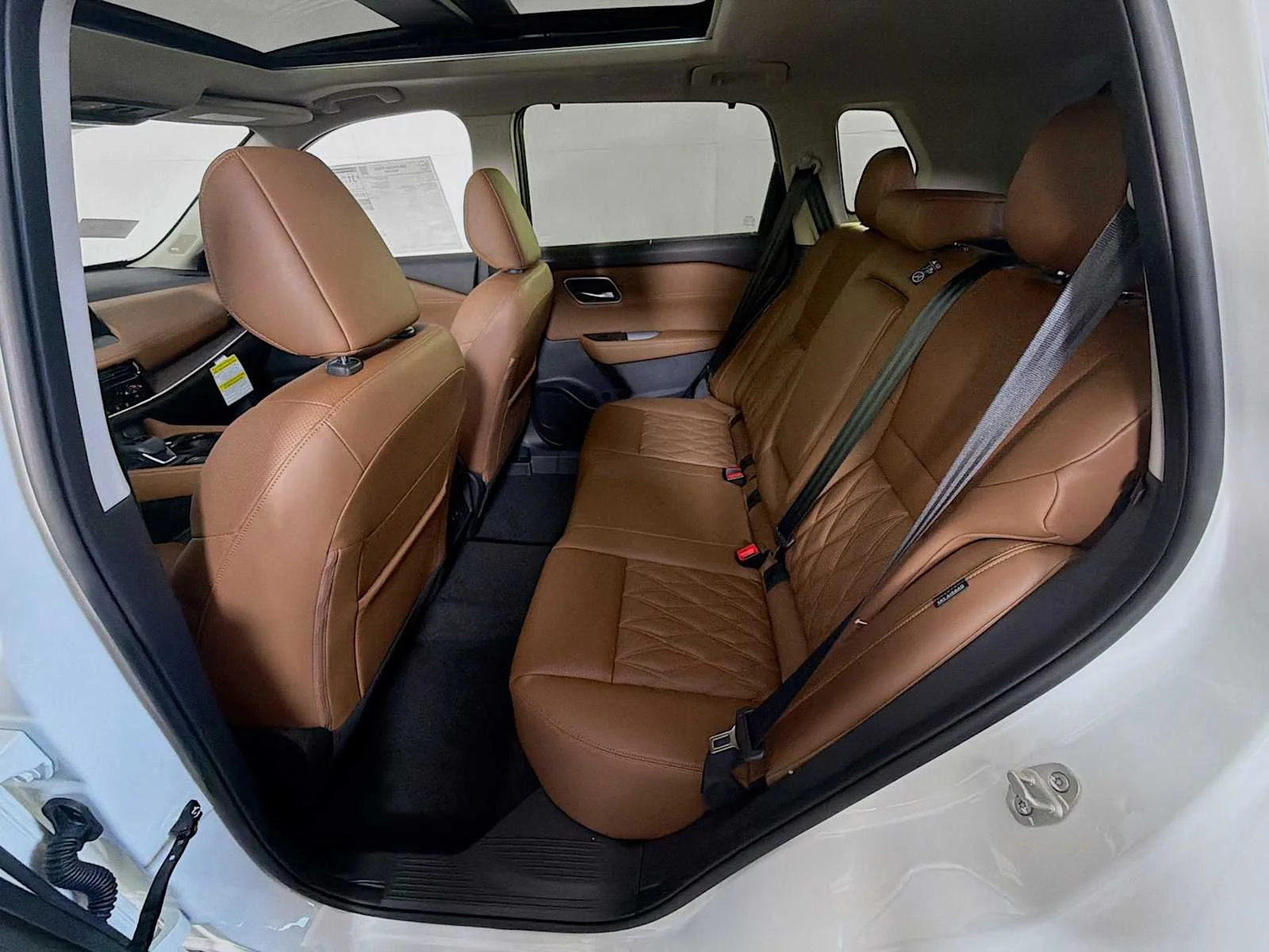 New 2026 Everest White Pearl TriCoat / Super Black Two-tone Nissan Platinum image 5