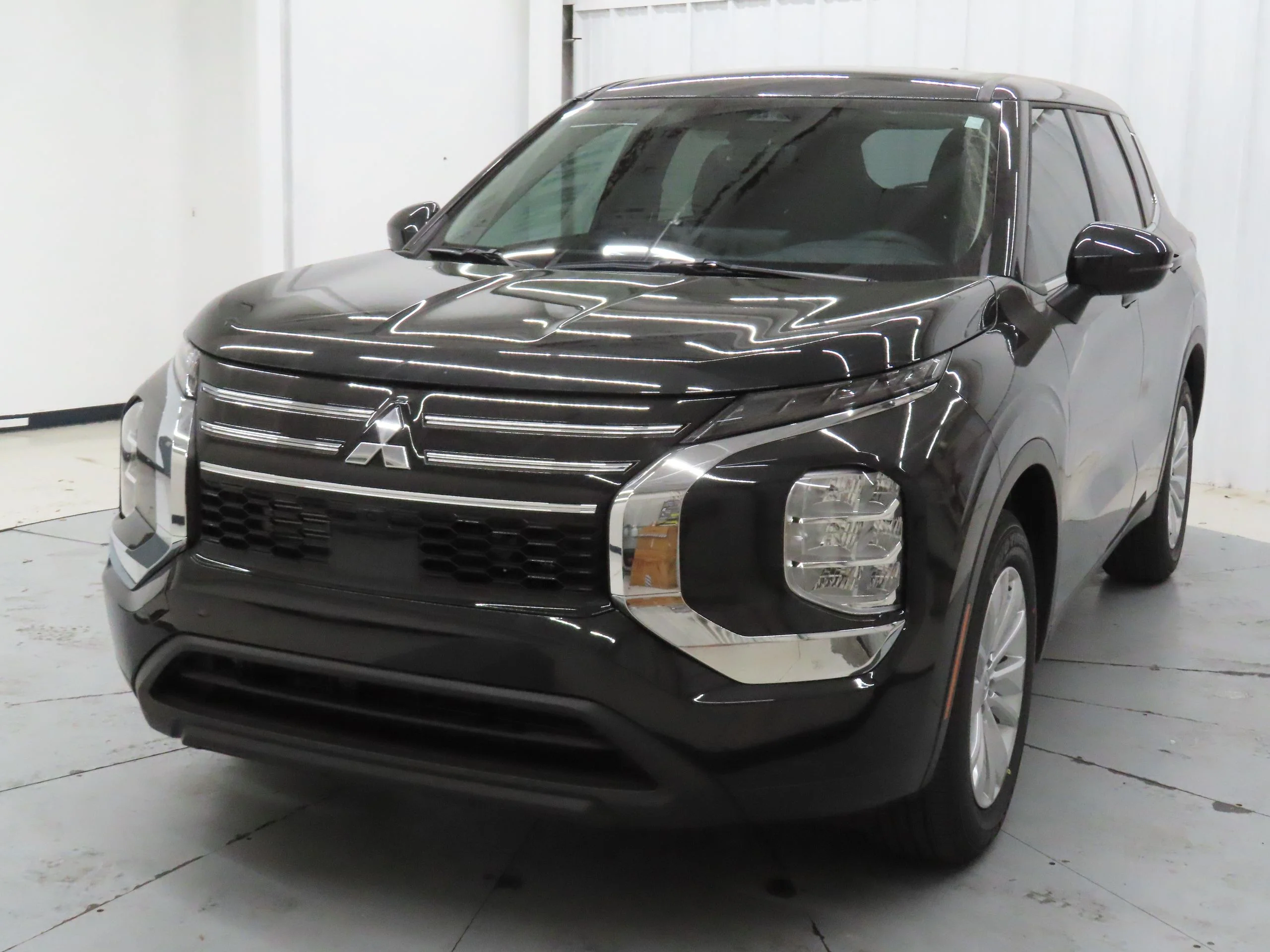 New 2026 Black Mitsubishi ES image 8