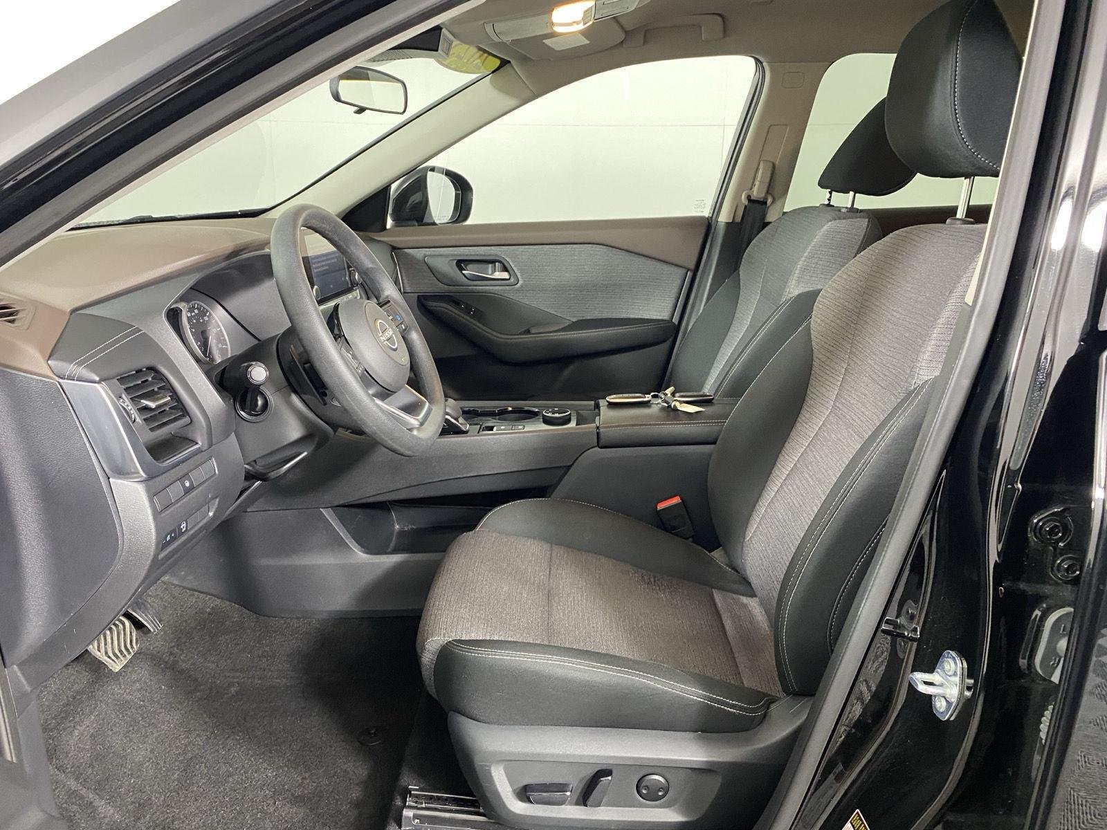 Used 2023 Super Black Nissan SV image 12