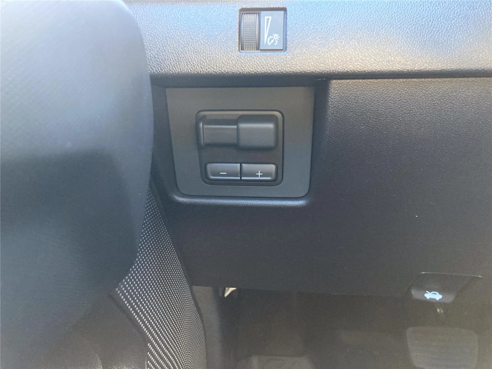 New 2026 Summit White GMC Elevation image 21