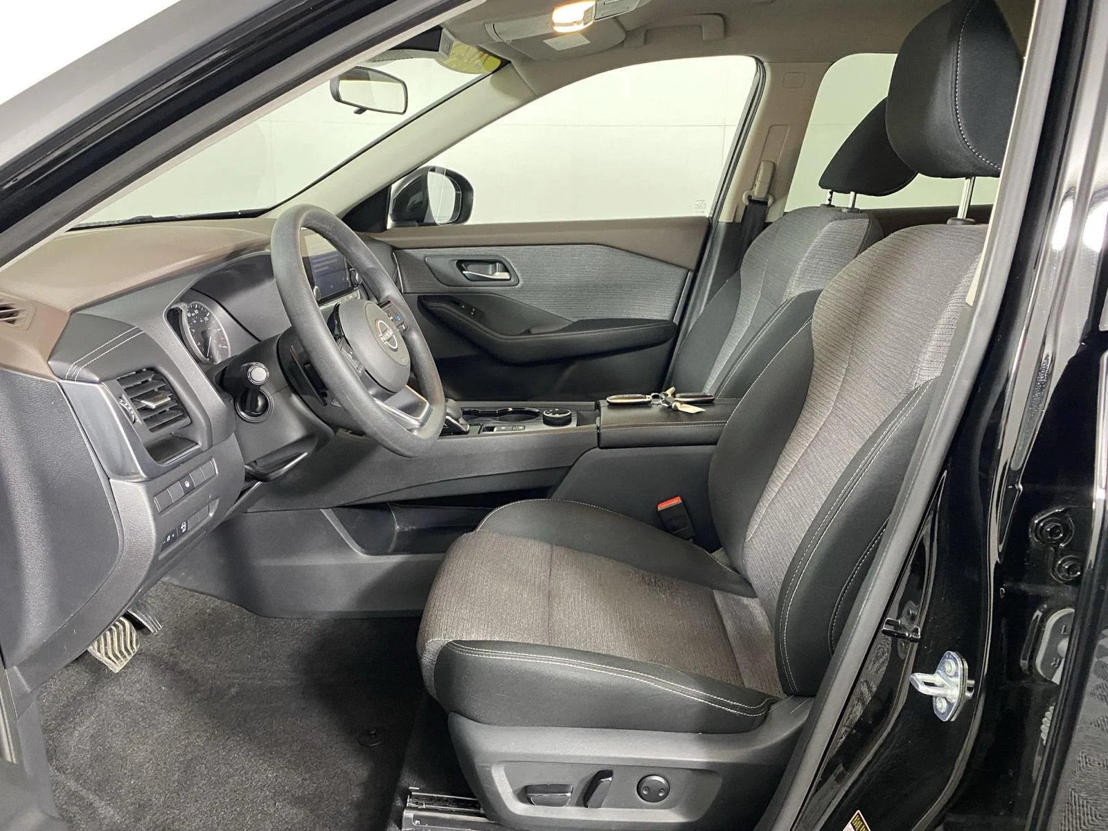 Used 2023 Super Black Nissan SV image 12