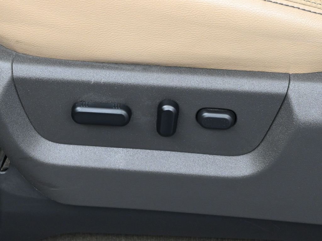 Used 2013 White Ford Lariat image 9