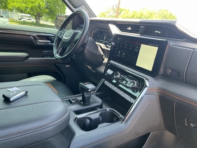 Used 2024 White GMC AT4 image 35