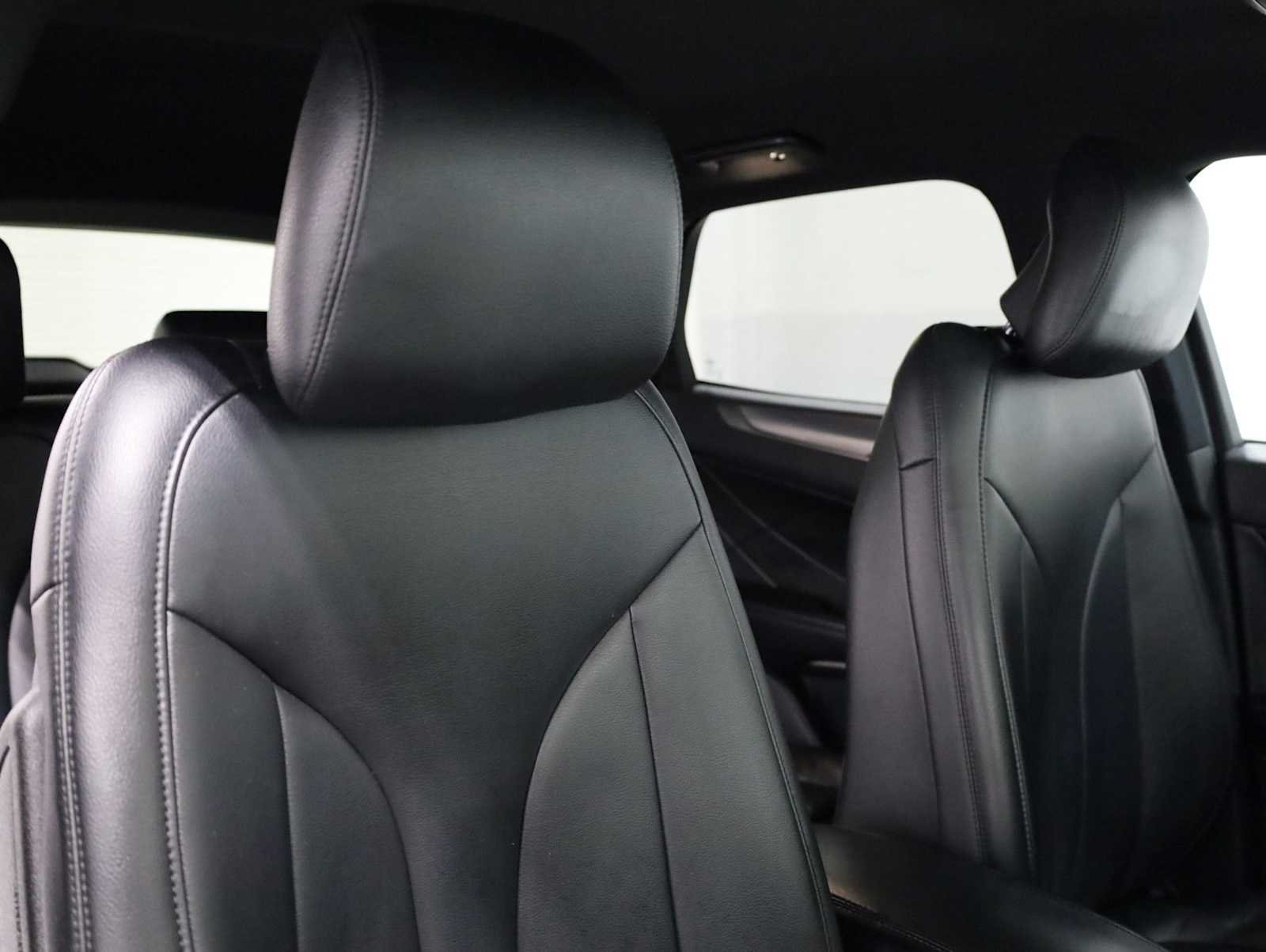 Used 2016 Ingot Silver Metallic Lincoln Premier image 20