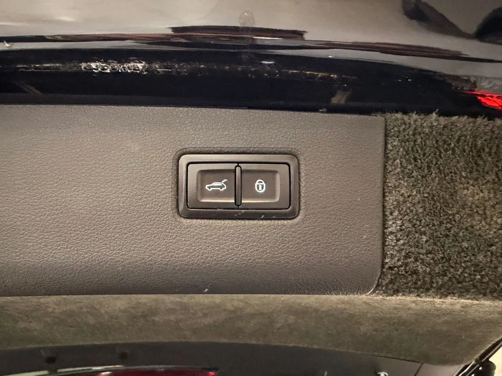 Used 2018  Bentley W12 image 48