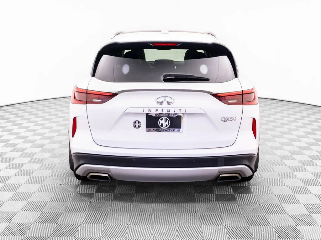 Used 2019 White INFINITI ESSENTIAL image 4
