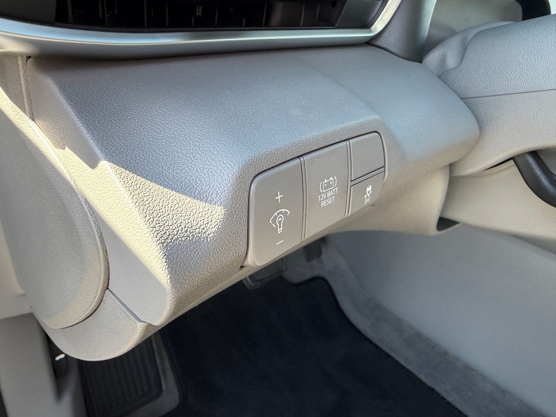 Certified Used 2025 Gray Hyundai Blue image 30