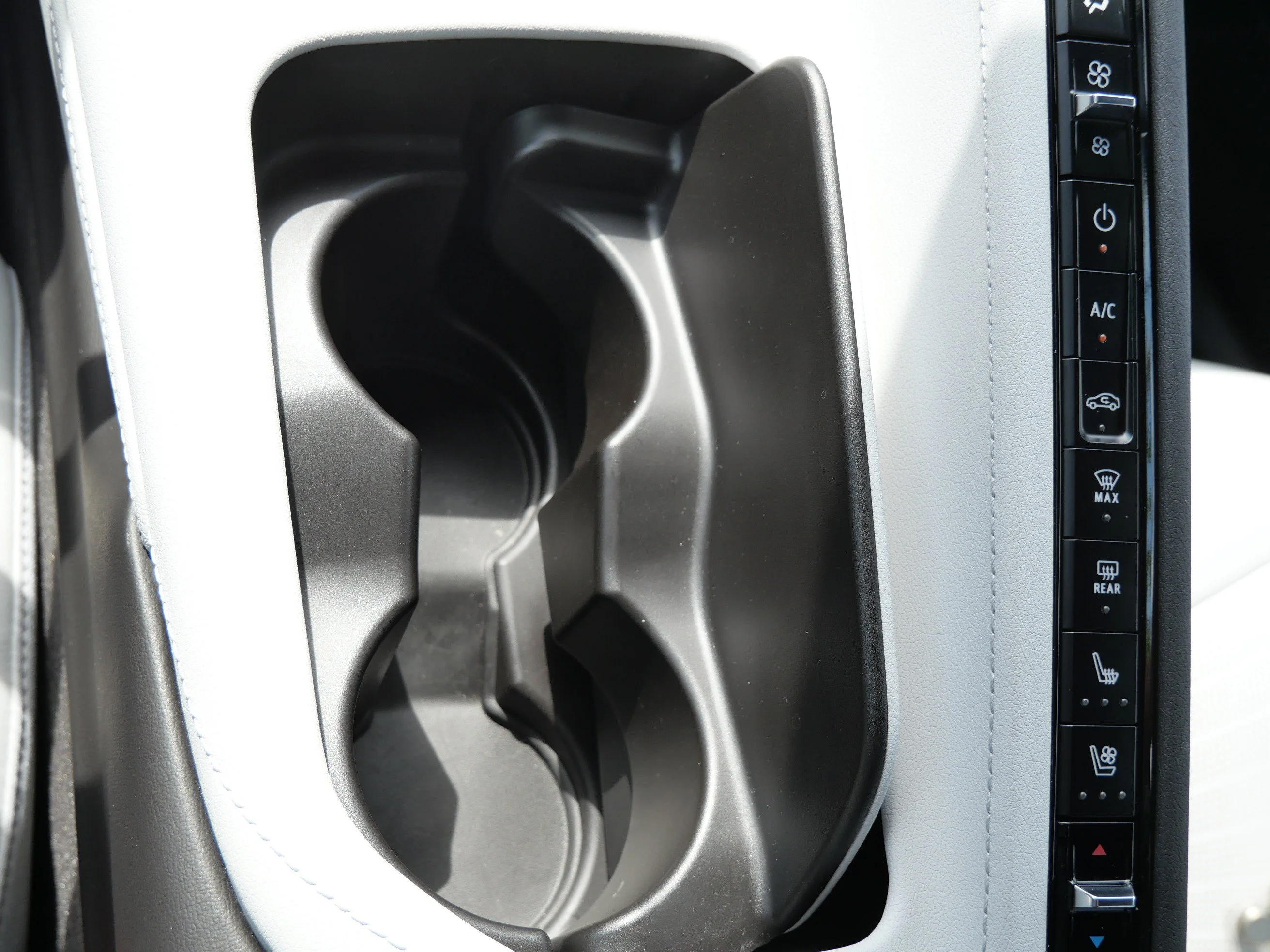 Used 2023 Arctic White Chevrolet 2LT image 17