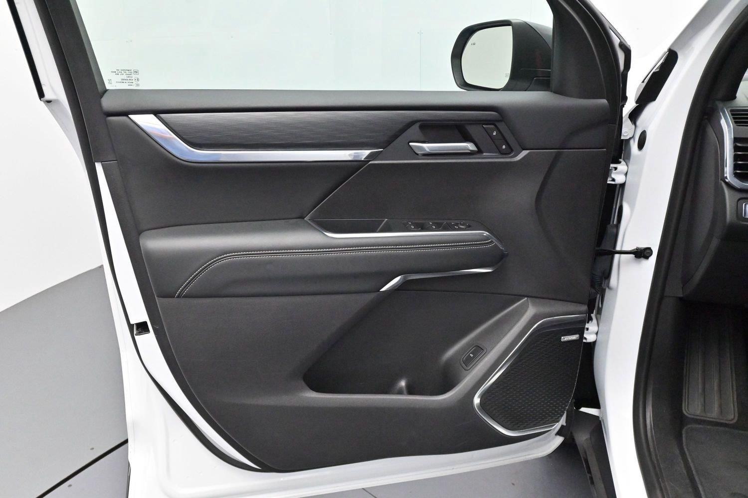 Used 2026 Summit White GMC Elevation image 11
