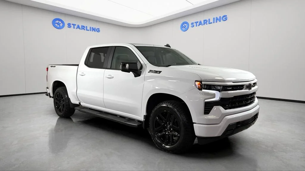 Used 2025 Summit White Chevrolet RST image 13
