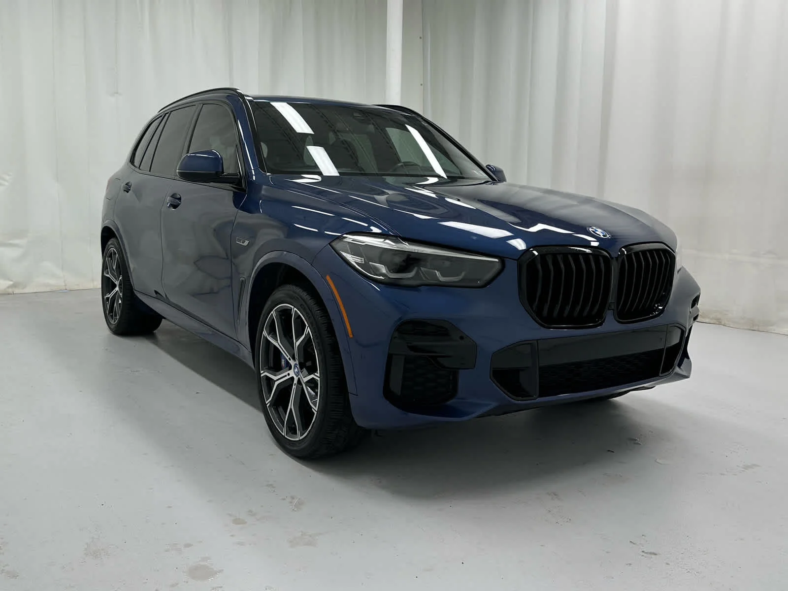 2022 BMW X5 xDrive45e's photo