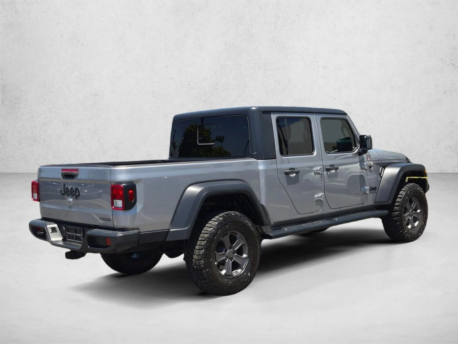 Used 2020 Billet Silver Metallic Clearcoat Jeep Sport S image 5