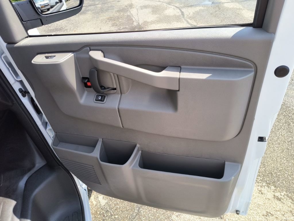 2025 Chevrolet Express Cargo Work Van - Photo 18