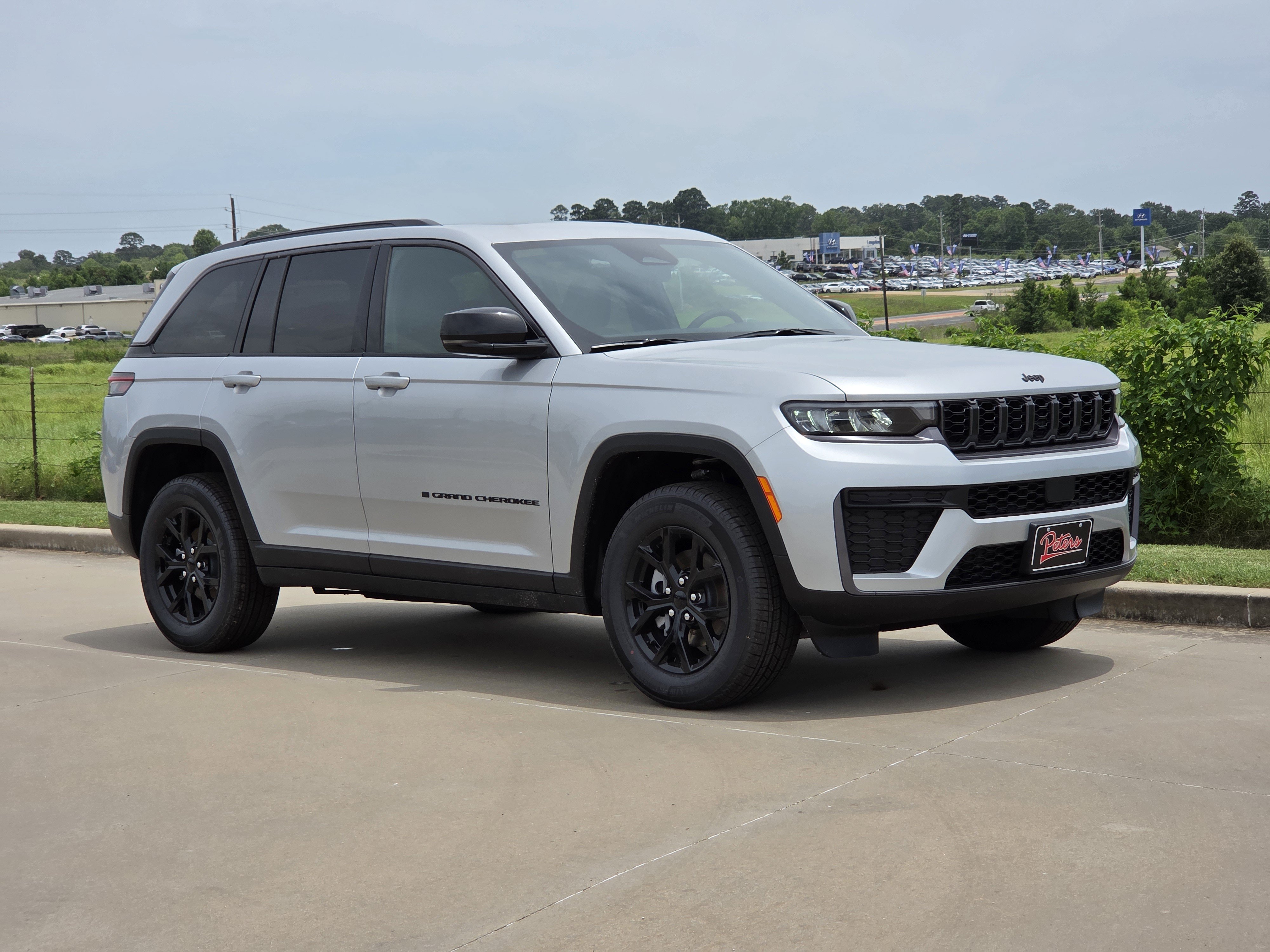New 2026 Silver Zynith Jeep Laredo Altitude image 1