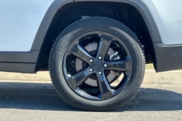 Certified Used 2023 White Jeep Altitude image 26