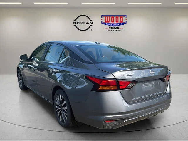 Used 2024 Gun Metallic Nissan 2.5 SV image 5