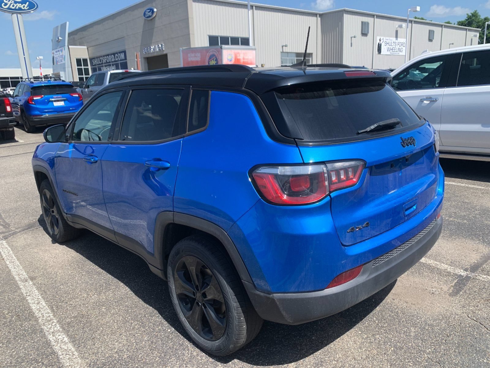 Used 2020 Blue Jeep Altitude 4x4 image 4