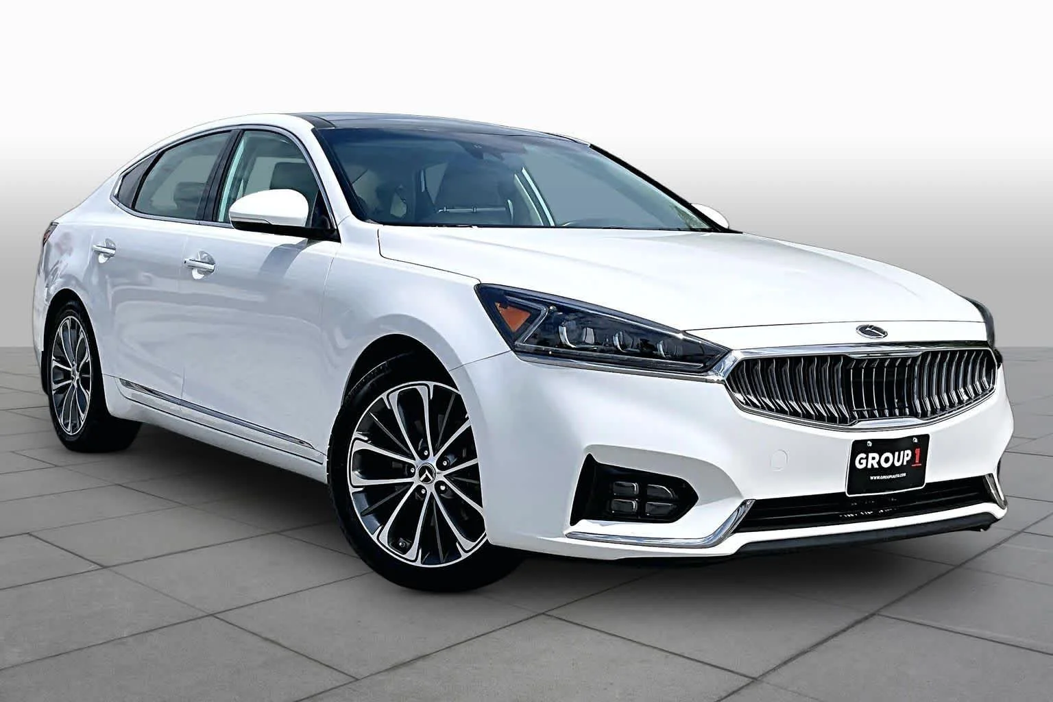 Used 2019 Snow White Pearl Kia Technology image 4