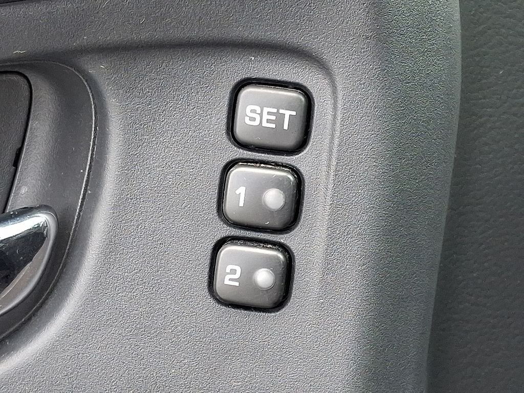 Used 2020 White Nissan Platinum image 26
