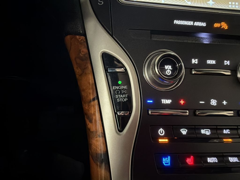 Used 2017 Gray Lincoln Reserve image 12