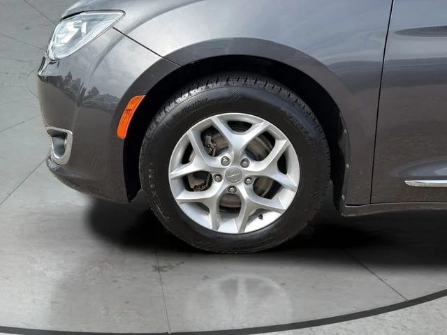 Certified Used 2018 Gray Chrysler Touring L image 29