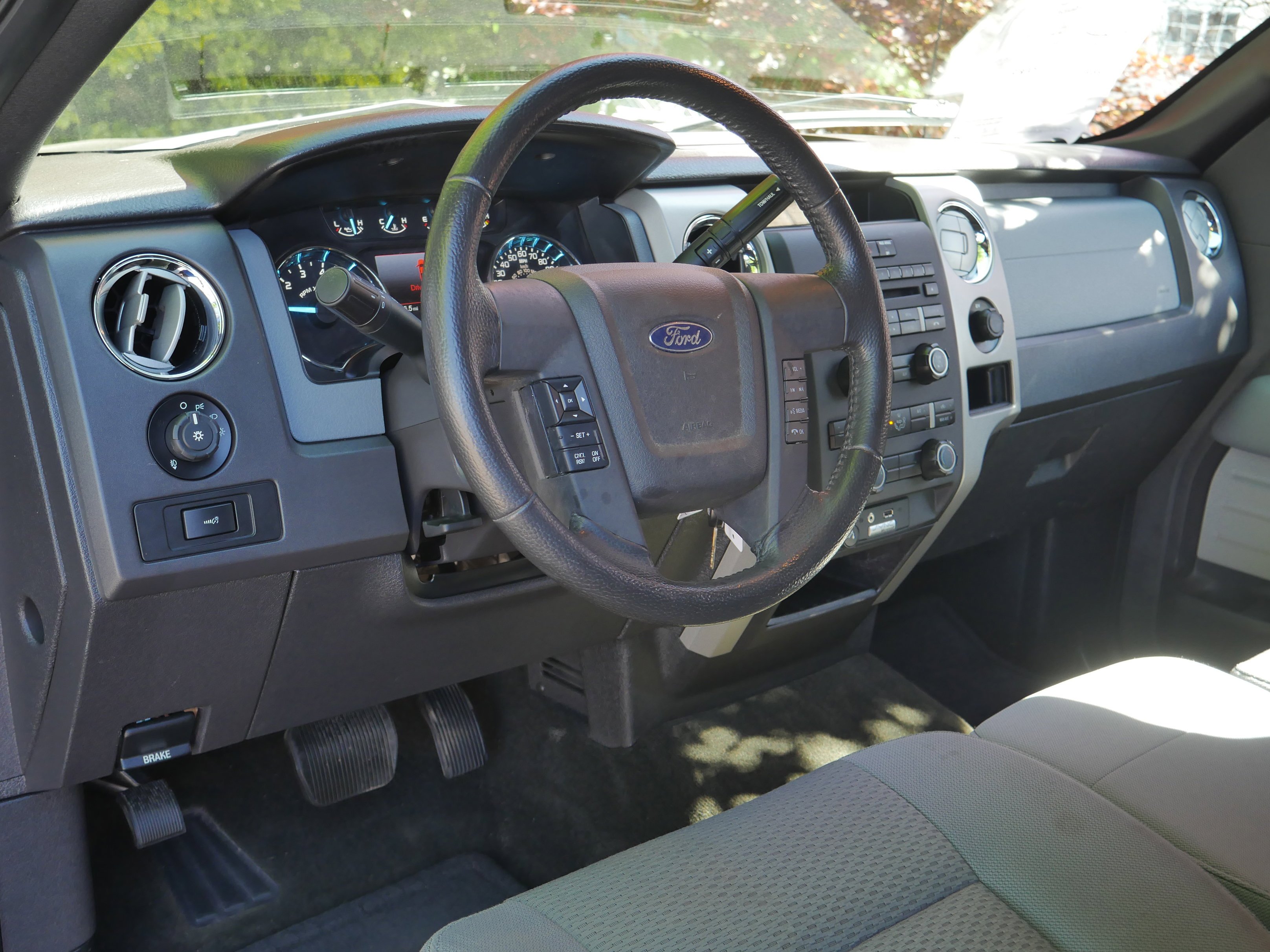 Used 2011 Dark Blue Pearl Metallic Ford XLT image 4