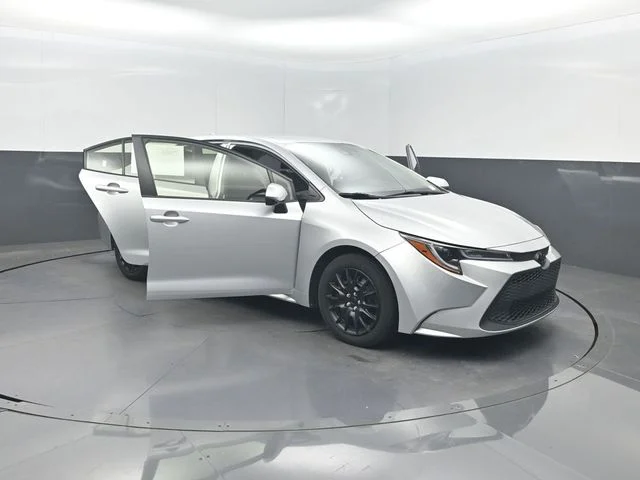 Used 2022 Silver Toyota LE image 36