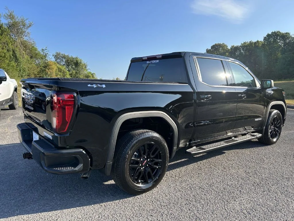 New 2026 Onyx Black GMC Elevation image 4