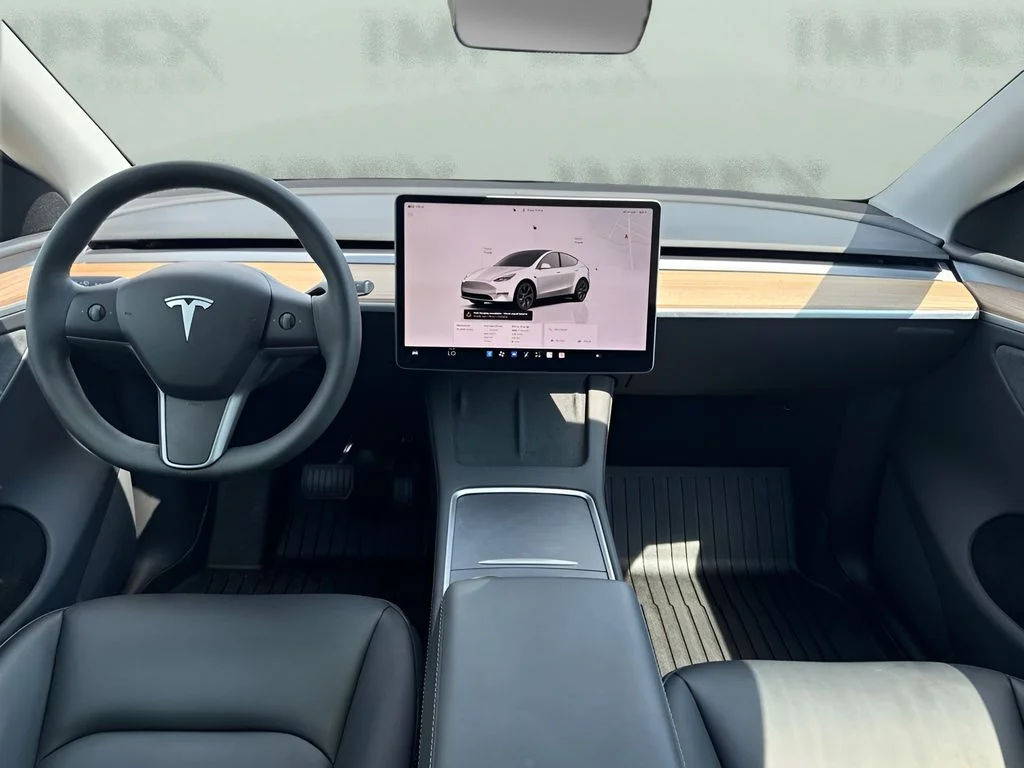 Used 2025  Tesla Long Range image 13