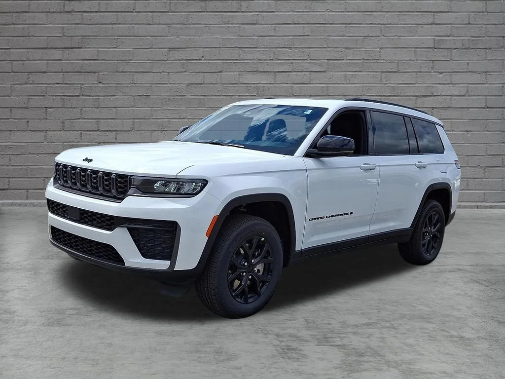 New 2026 Bright White Clearcoat Jeep Laredo Altitude image 4