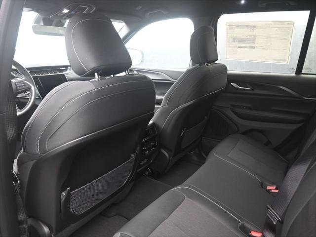New 2026 Silver Zynith Exterior Paint Jeep Laredo image 2