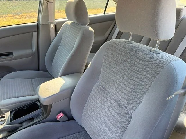 Used 2006 Silver Toyota LE image 10