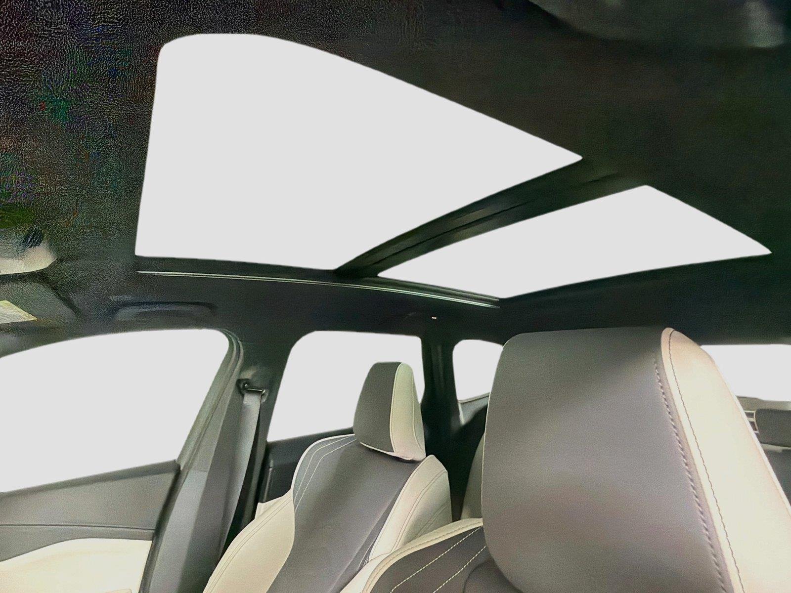 New 2026 Mineral White Metallic BMW xDrive28i image 21