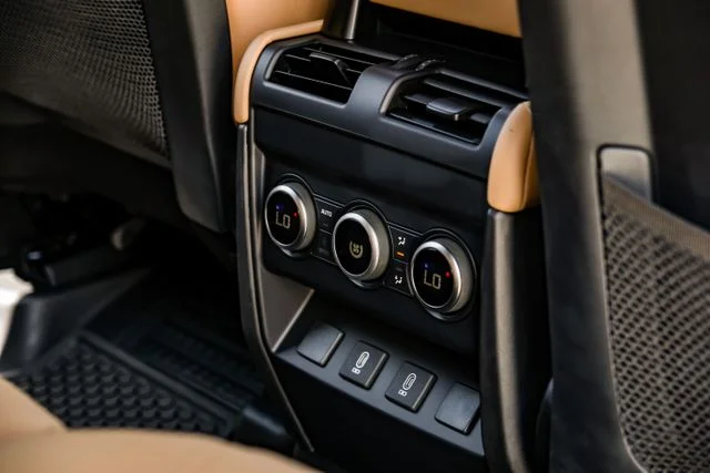New 2026 Woolstone Green Land Rover X-Dynamic SE image 48
