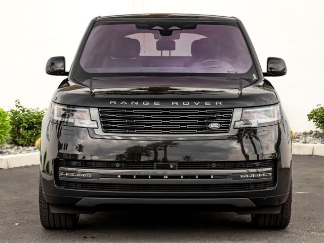 Used 2023 Santorini Black Metallic Land Rover SE image 3