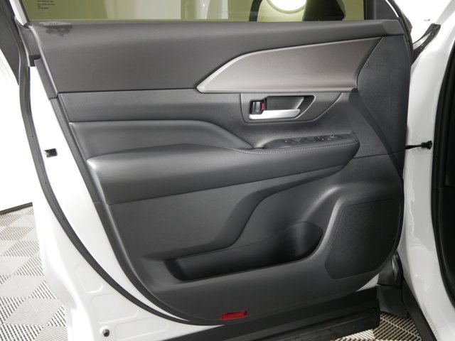 Used 2024 Wind Chill Pearl Toyota XLE image 8