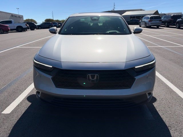 Used 2023 Lunar Silver Metallic Honda Touring image 2