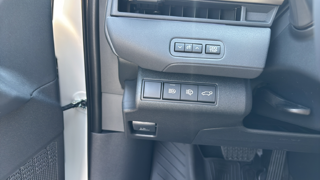 New 2026 Wind Chill Pearl Toyota XLE image 32