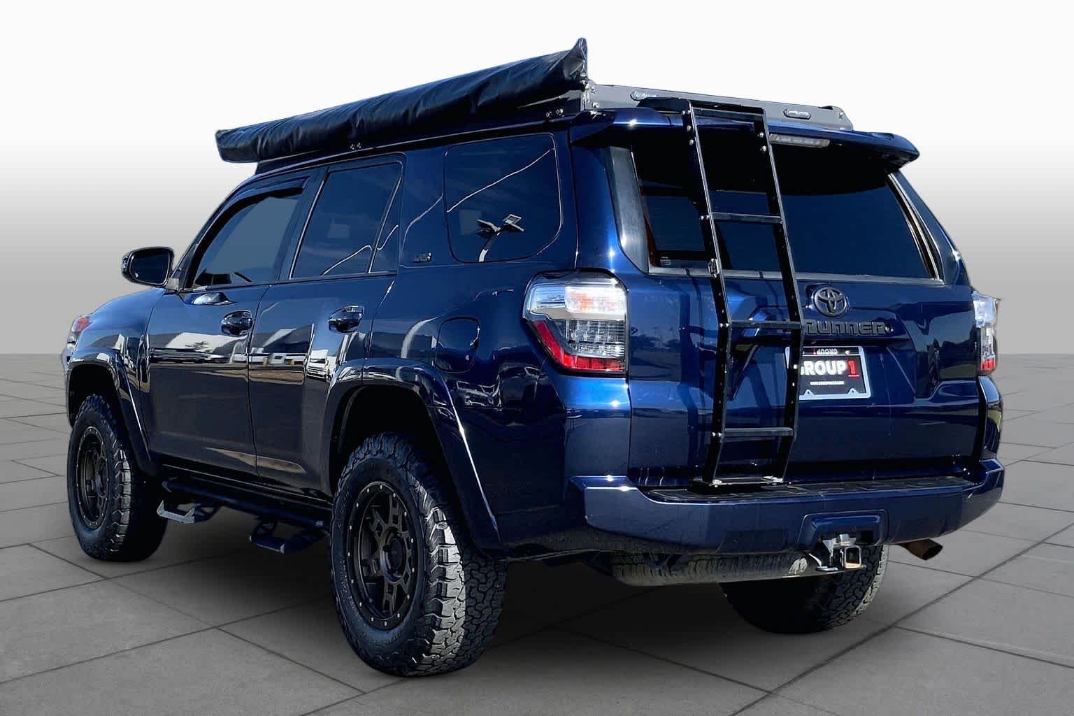 Used 2018 Nautical Blue Metallic Toyota SR5 Premium image 12