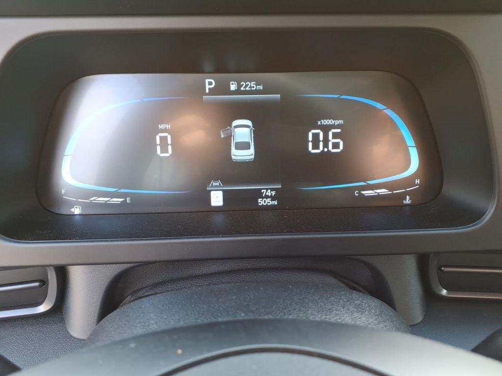 2025 Hyundai Elantra SEL - Photo 17